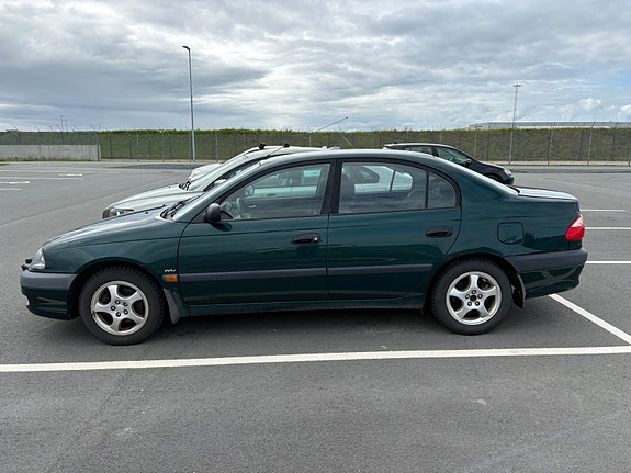 Toyota Avensis 3 of 14