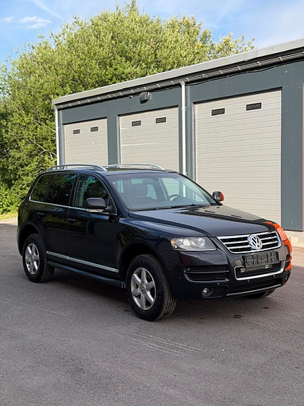 Volkswagen Touareg 3 of 5