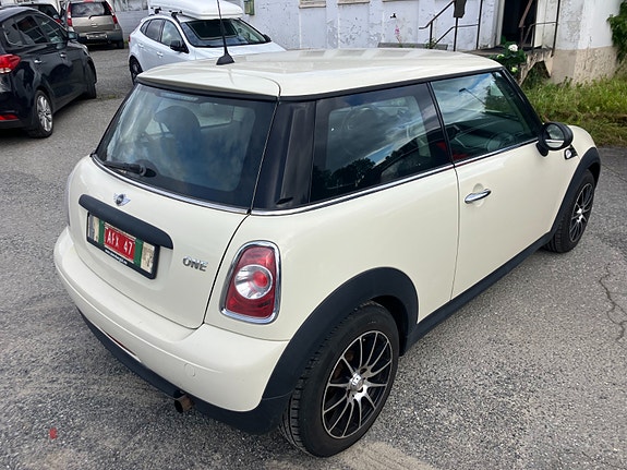 MINI One 3 of 5