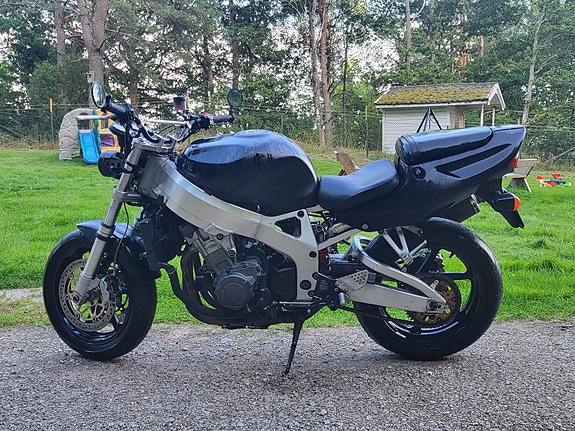 Honda CBR 900 RR 4 of 13