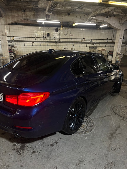 BMW 530e 2 of 5