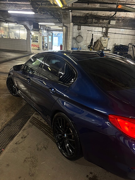BMW 530e 4 of 5