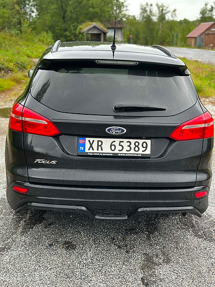 Ford Focus 2 of 9