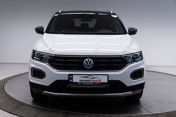 Volkswagen T-Roc 3 of 5