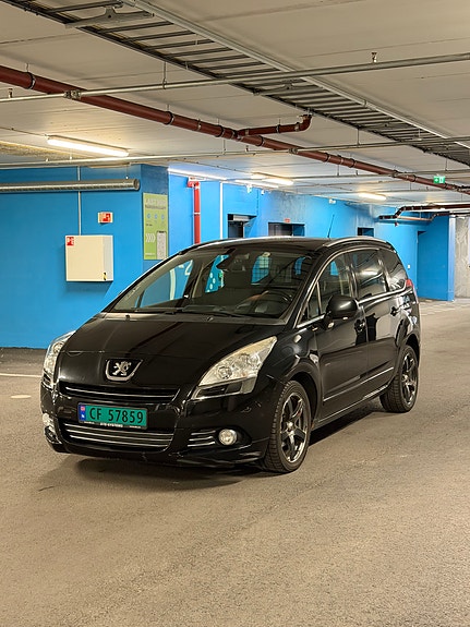 Peugeot 5008 2 of 5