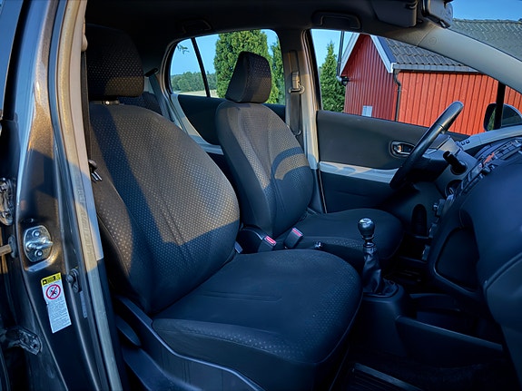 Toyota Yaris 14 of 30