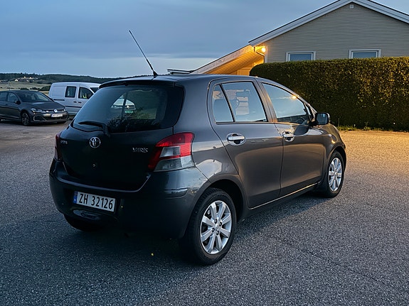 Toyota Yaris 5 of 5