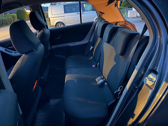 Toyota Yaris 18 of 30