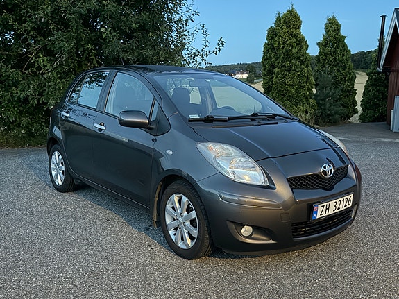 Toyota Yaris 3 of 5