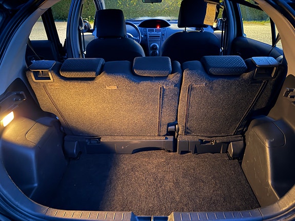 Toyota Yaris 19 of 30