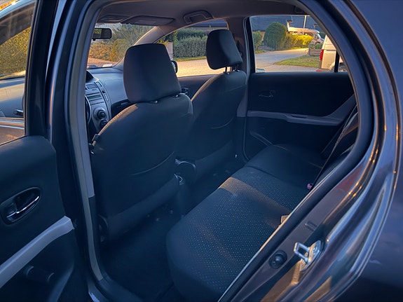 Toyota Yaris 17 of 30