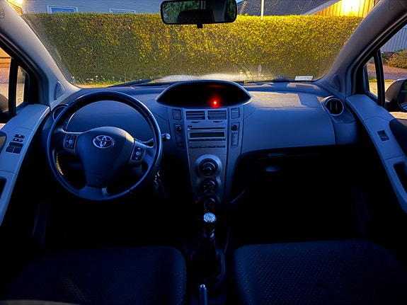 Toyota Yaris 23 of 30