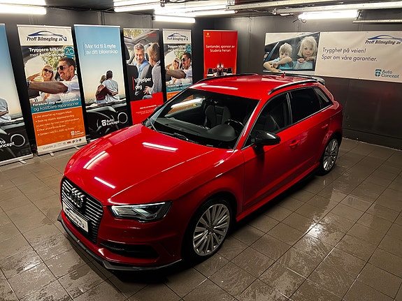 Audi e-tron 2 of 5