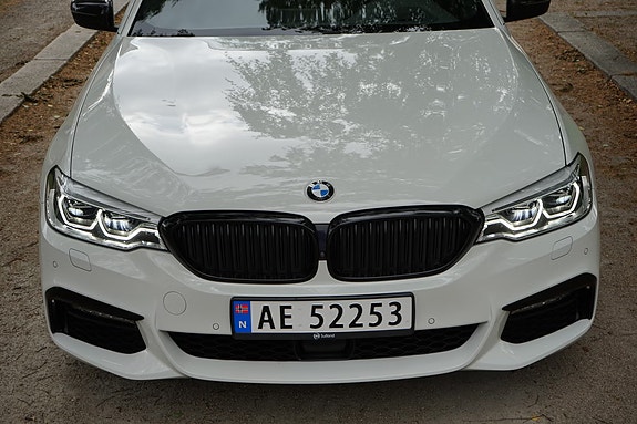 BMW 530e 3 of 5