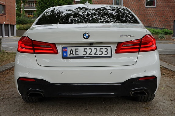 BMW 530e 4 of 5