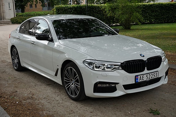 BMW 530e 2 of 5