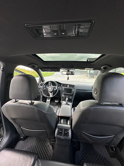 Volkswagen Golf VII 29 of 30
