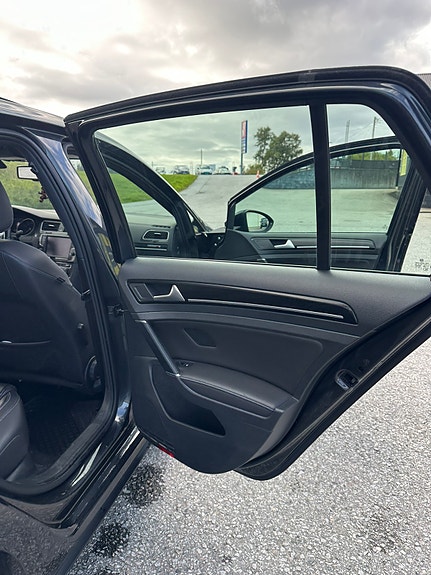 Volkswagen Golf VII 25 of 30