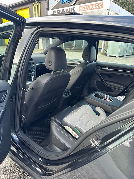 Volkswagen Golf VII 19 of 30