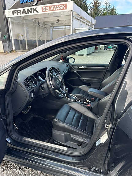 Volkswagen Golf VII 18 of 30