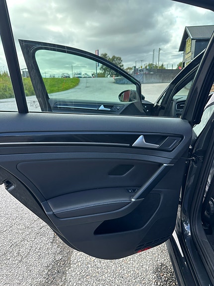 Volkswagen Golf VII 24 of 30
