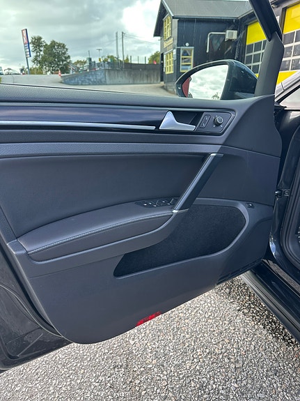 Volkswagen Golf VII 22 of 30