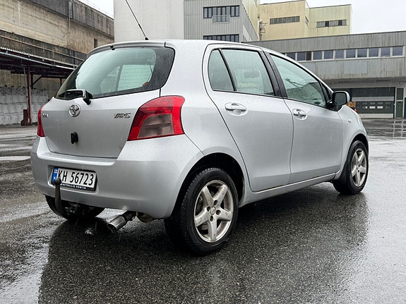 Toyota Yaris 5 of 5