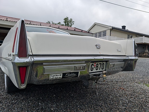 Cadillac Coupé DeVille 11 of 23