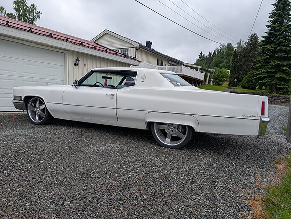 Cadillac Coupé DeVille 7 of 23