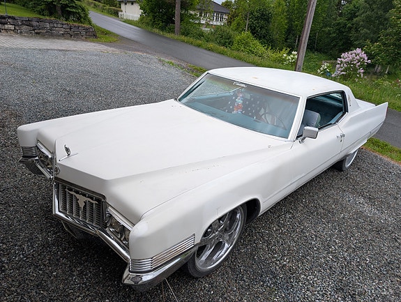 Cadillac Coupé DeVille 8 of 23