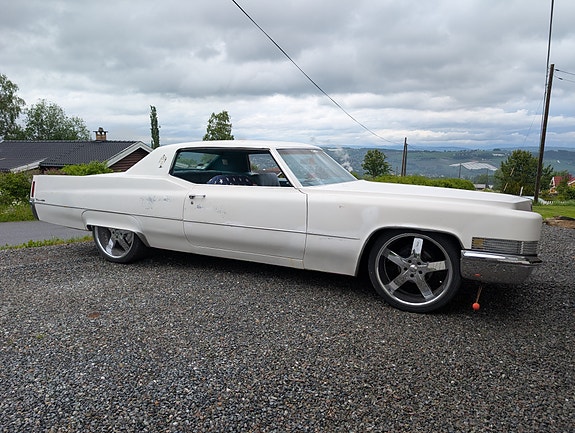 Cadillac Coupé DeVille 4 of 23