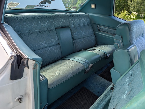 Cadillac Coupé DeVille 19 of 23