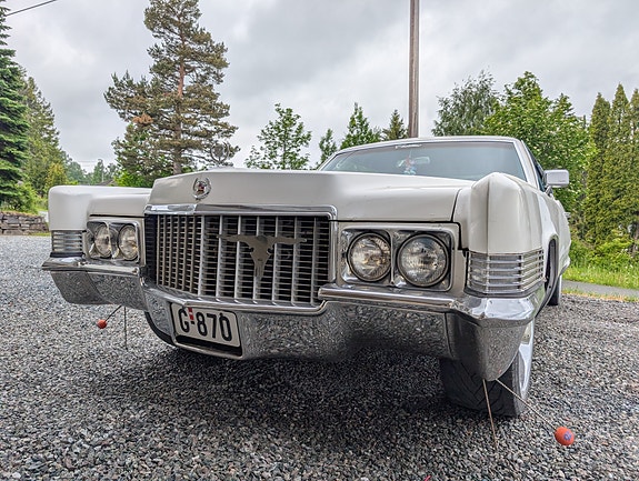 Cadillac Coupé DeVille 10 of 23