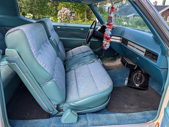 Cadillac Coupé DeVille 16 of 23