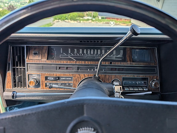Cadillac Coupé DeVille 15 of 23