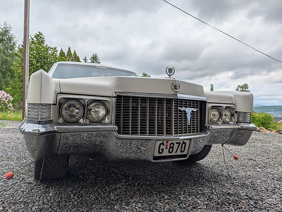 Cadillac Coupé DeVille 9 of 23