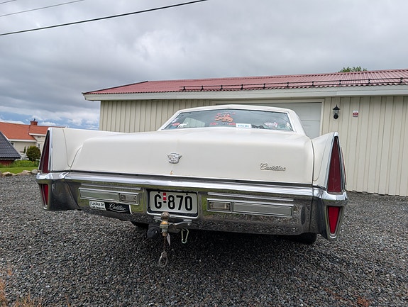 Cadillac Coupé DeVille 6 of 23
