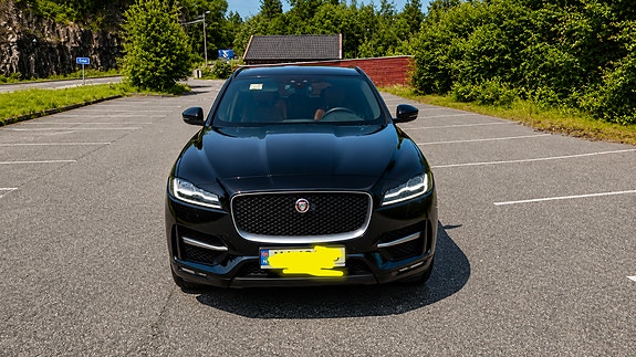 Jaguar F-PACE 2 of 18