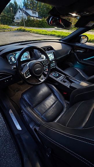 Jaguar F-PACE 8 of 18