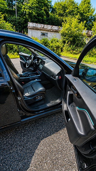 Jaguar F-PACE 9 of 18