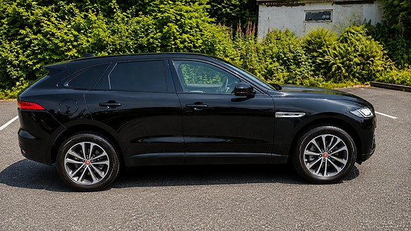 Jaguar F-PACE 3 of 18