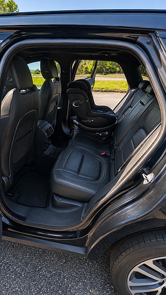 Jaguar F-PACE 11 of 18