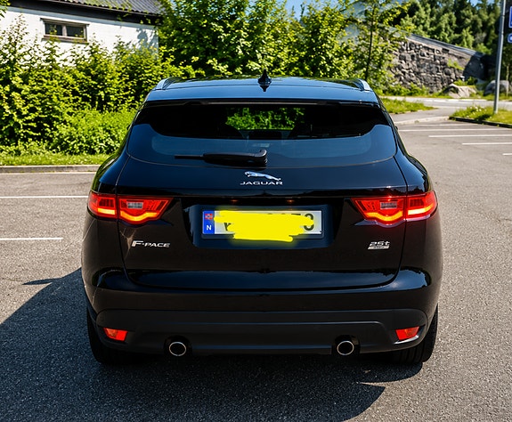 Jaguar F-PACE 7 of 18