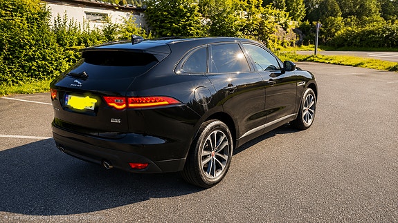 Jaguar F-PACE 6 of 18