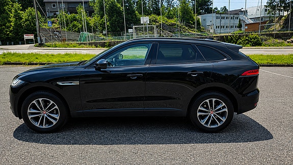 Jaguar F-PACE 5 of 18