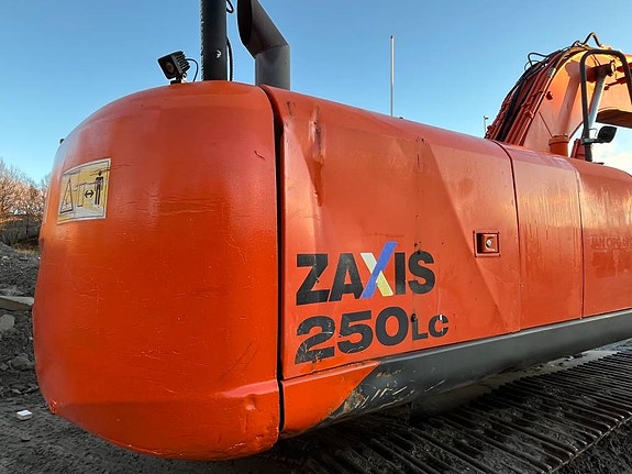 Hitachi ZX 250 LC-5B 7 of 21
