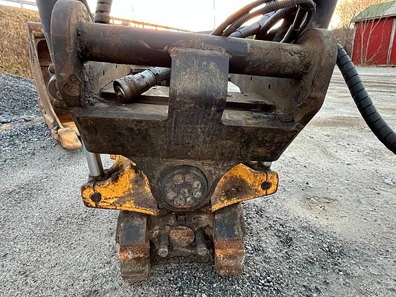 Hitachi ZX 250 LC-5B 17 of 21