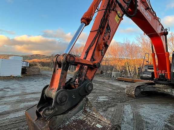 Hitachi ZX 250 LC-5B 8 of 21