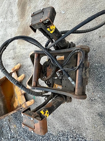 Hitachi ZX 250 LC-5B 13 of 21