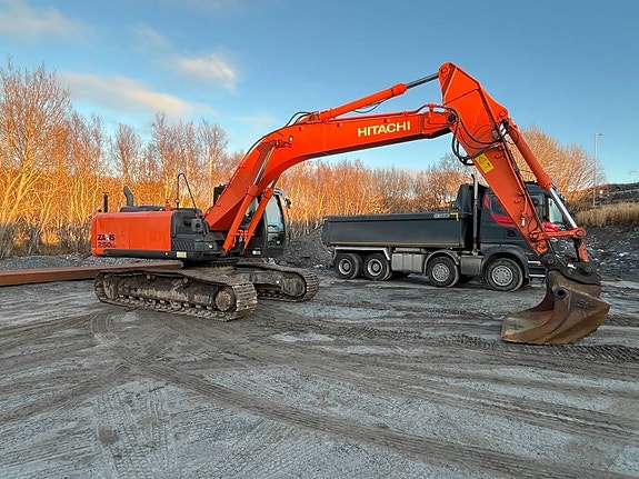 Hitachi ZX 250 LC-5B 6 of 21